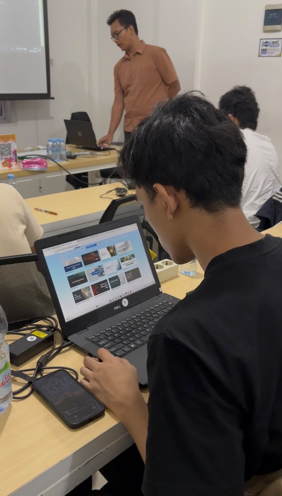 Praktik editing video menggunakan CapCut